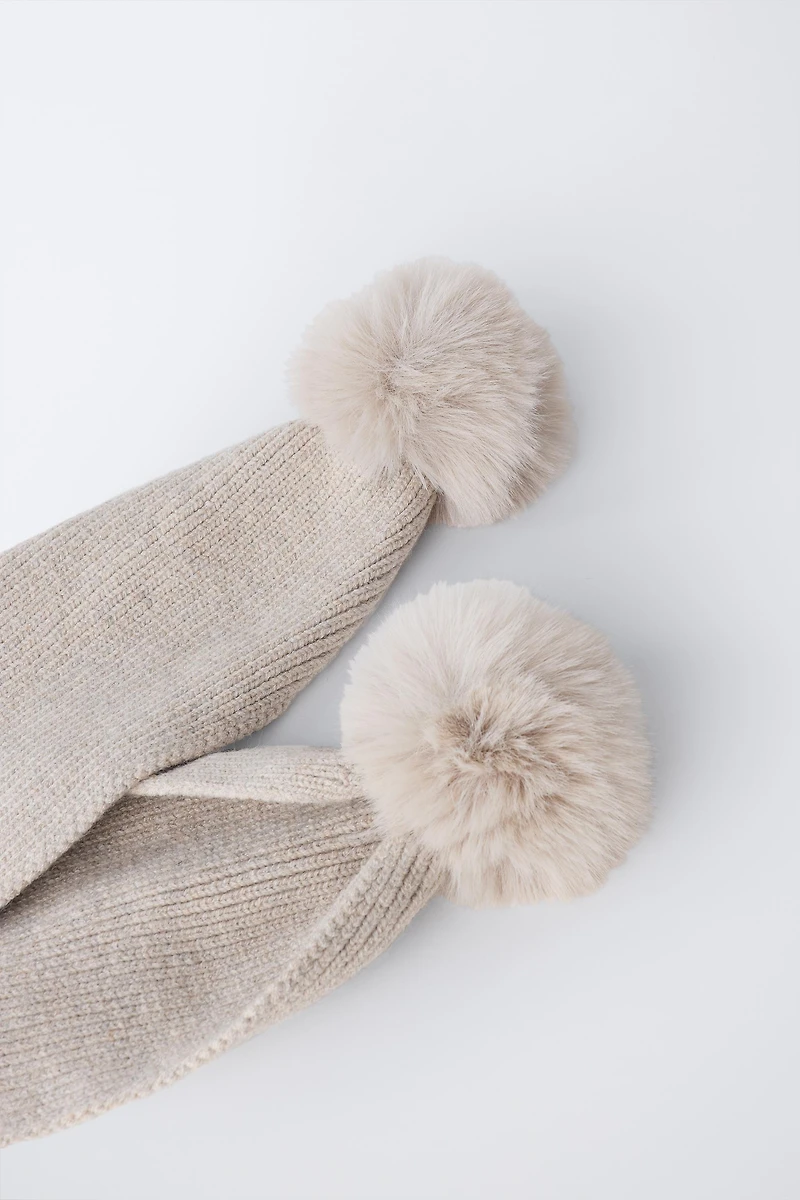 POMPOM KNIT SCARF