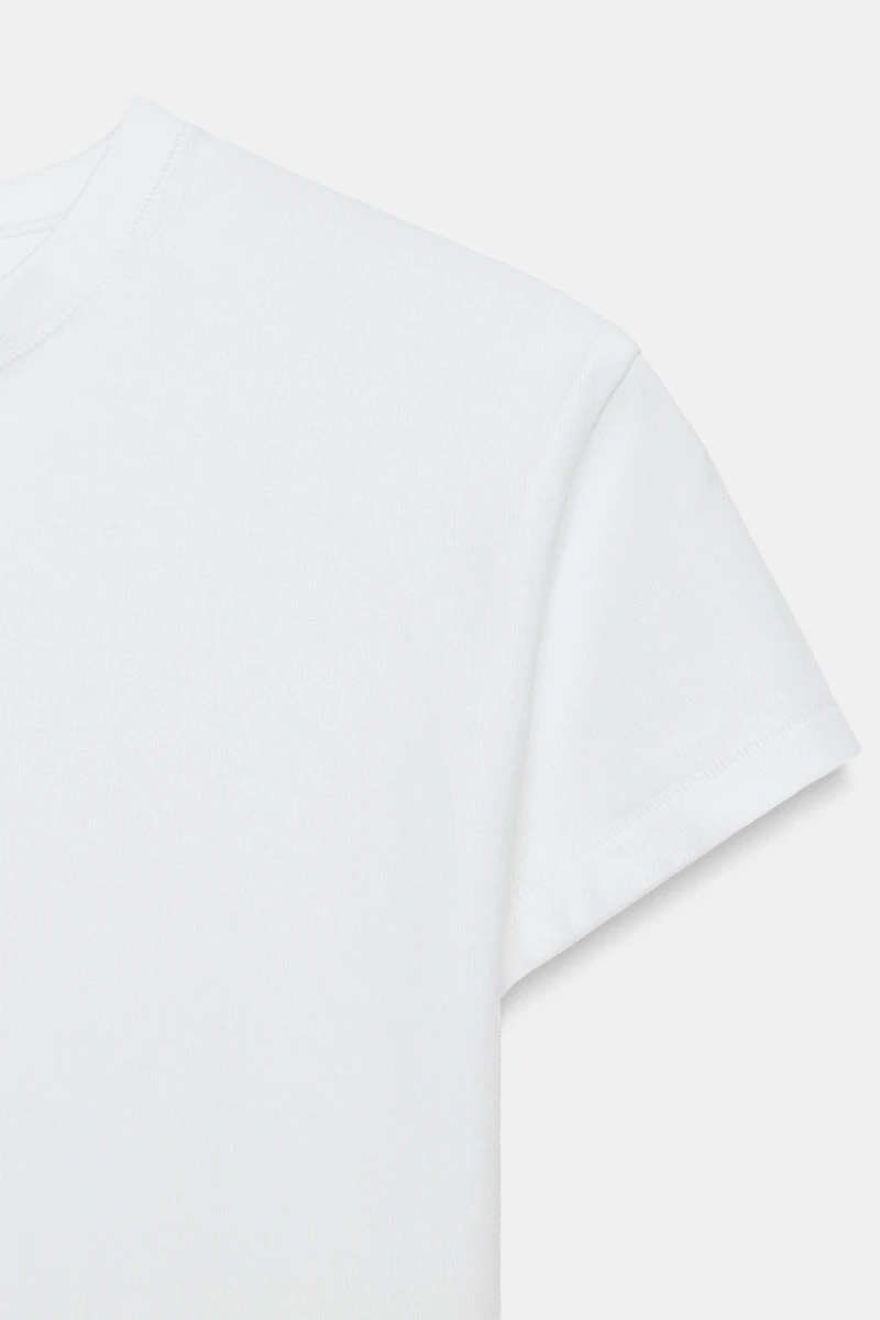 T-SHIRT AJUSTÉ À MANCHES COURTES