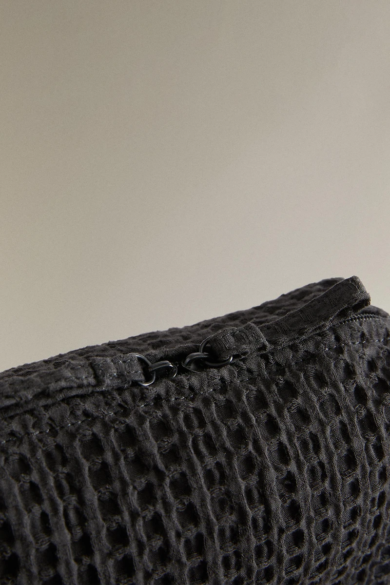 WAFFLE-TEXTURE FABRIC TOILETRY BAG