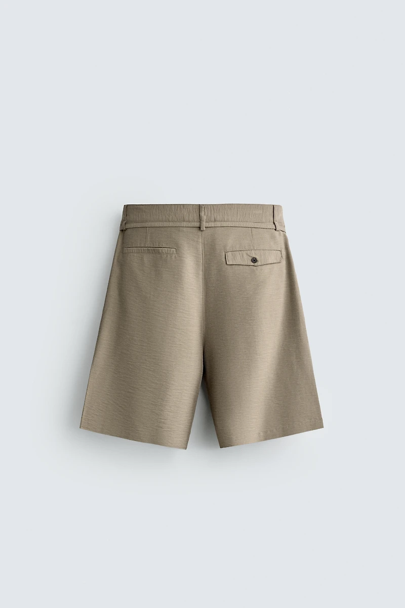 BERMUDA RELAXED FIT À PLIS ET CEINTURE