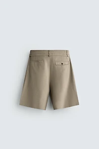 BERMUDA RELAXED FIT À PLIS ET CEINTURE