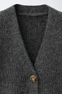 KNIT CARDIGAN
