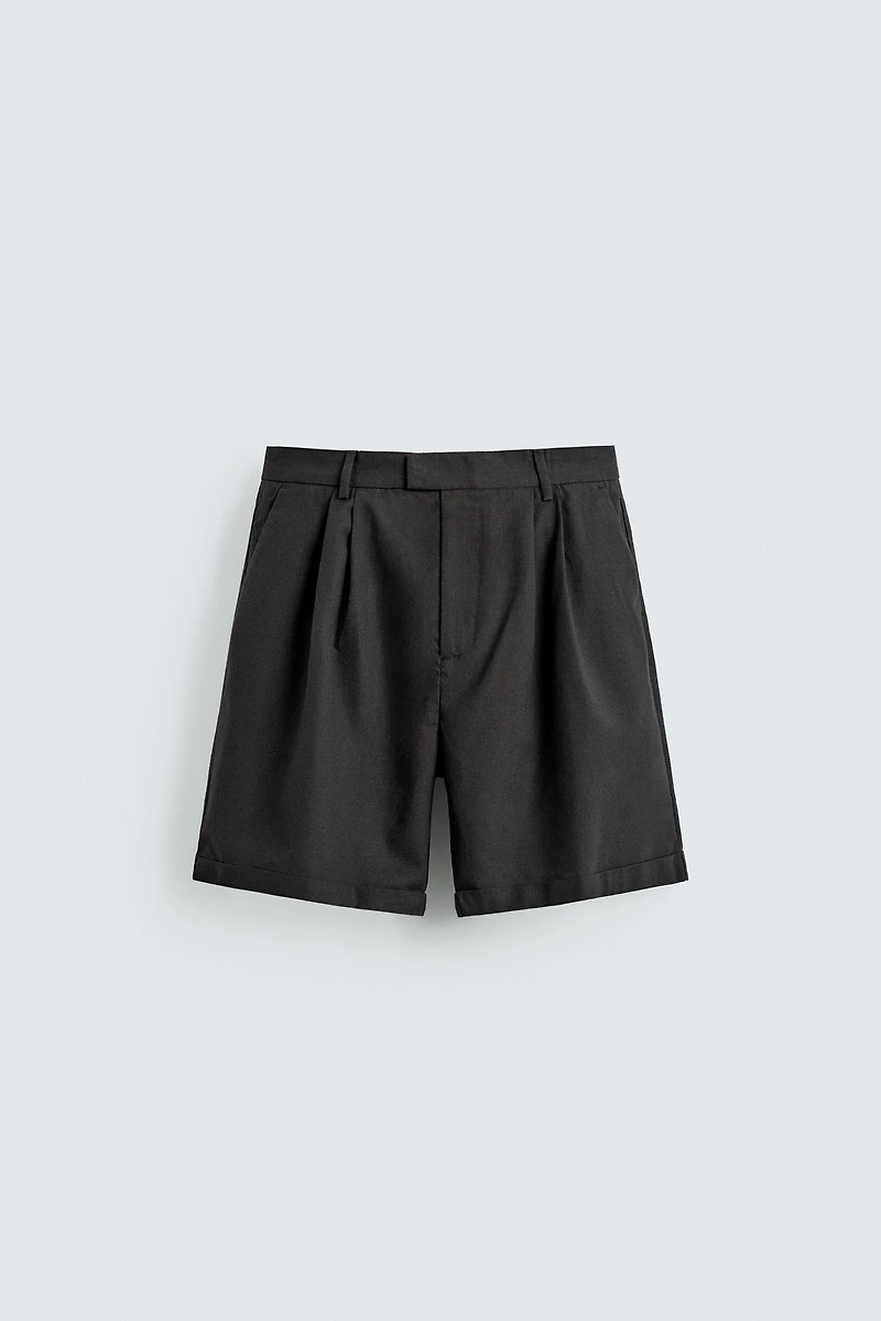 RELAXED FIT PLEATED SHORTS