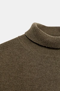 OVERSIZED WOOL SWEATER WITH HIGH NECK