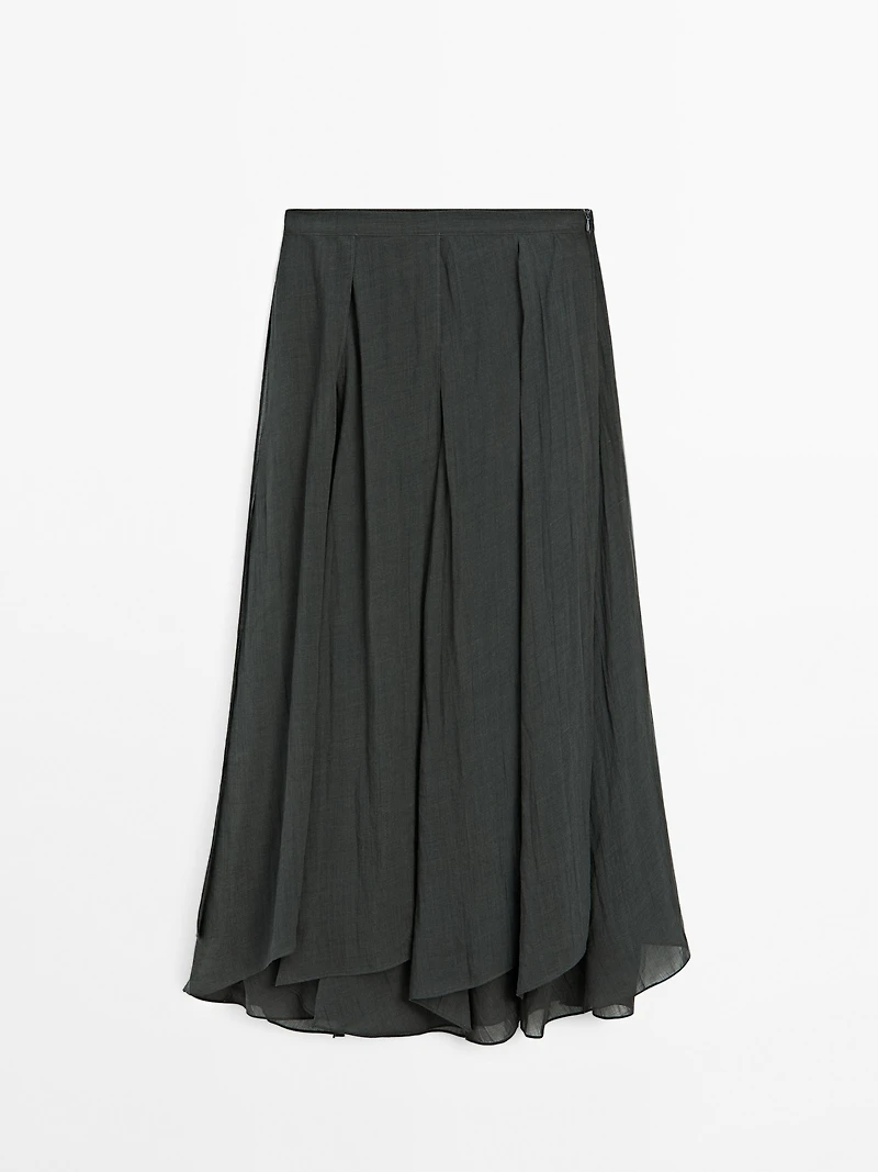 Long flowing skirt with ruffles