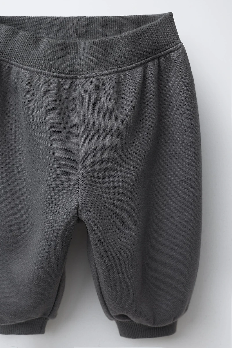 SWEATSHIRT AND JOGGER SET WITH BRUSHED INTERIOR
