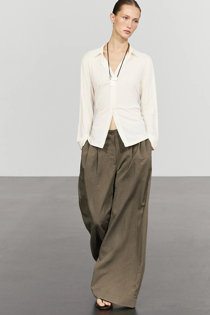 Pantalon wide leg fluide technique à plis