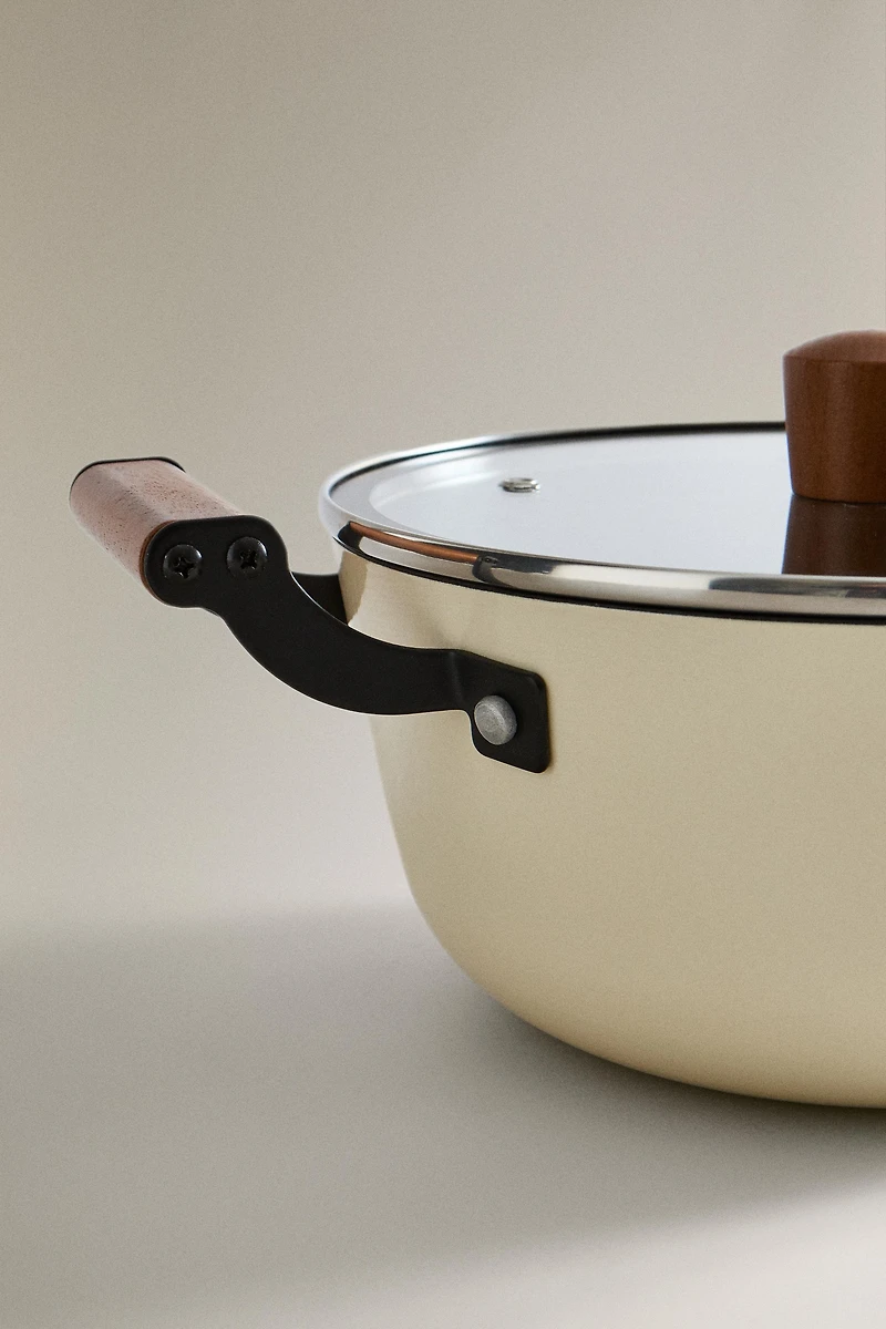 IRON POT WITH LID