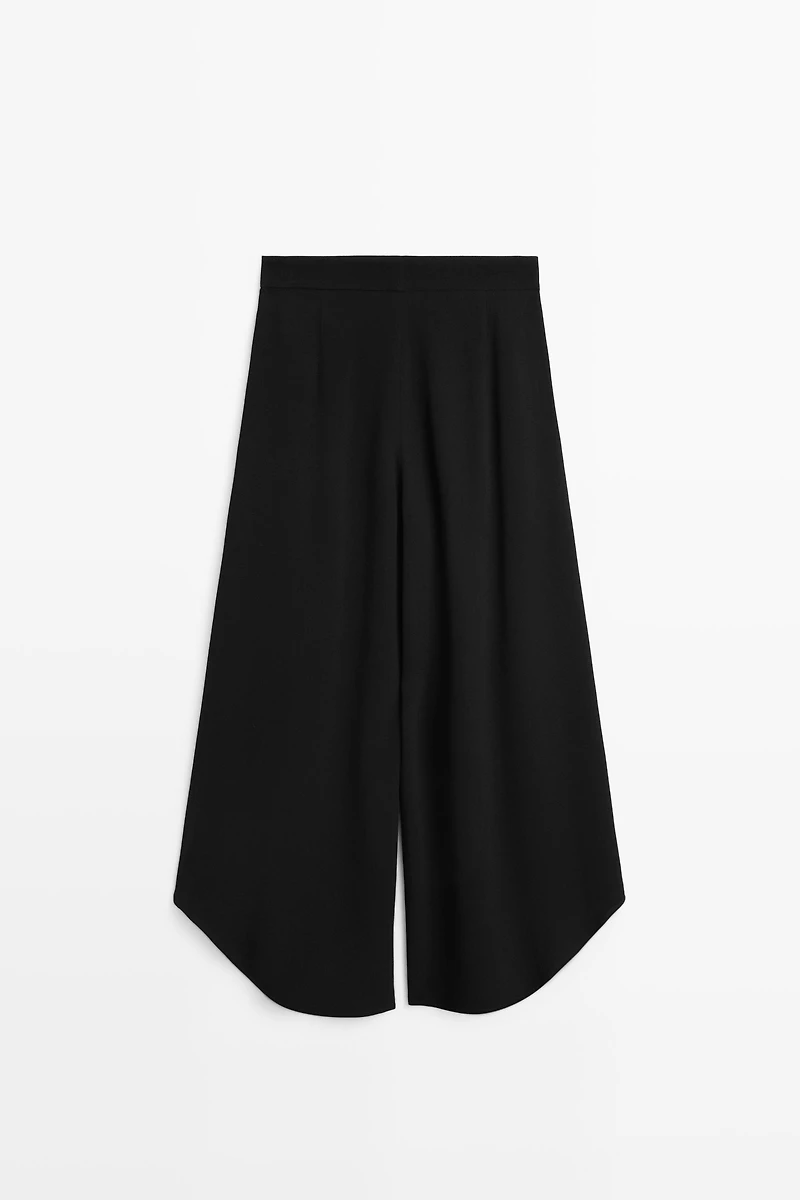 Voluminous wide-leg pleated pants