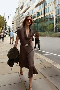 ROBE MI-LONGUE COL BÉNITIER AVEC CEINTURE