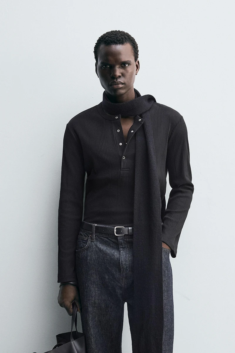 TEXTURED HENLEY COLLAR T-SHIRT