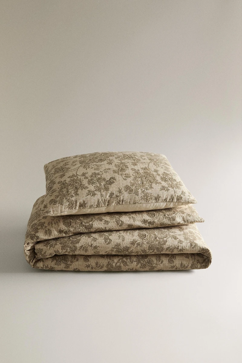 FLORAL COTTON AND LINEN QUILT