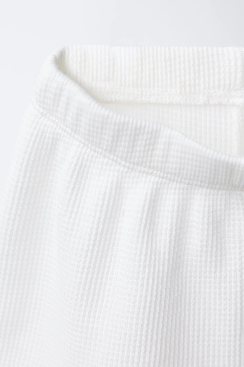 ENSEMBLE GAUFRÉ T-SHIRT ET BERMUDA UNI