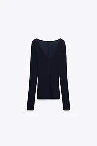 T-SHIRT DÉCOLLETÉ EN V
