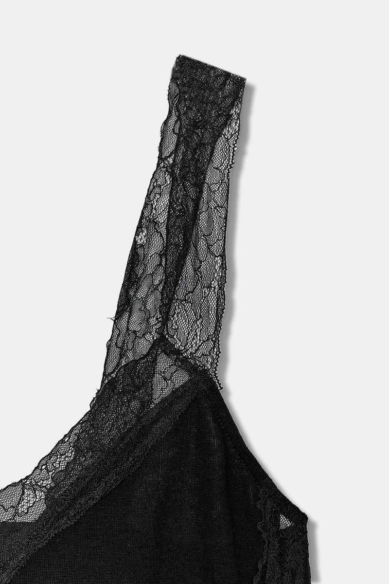 TOP RUSTIQUE ASYMÉTRIQUE DENTELLE