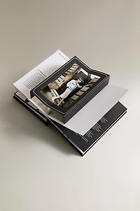 FASHION UNFOLDED "POP UP" BOOK (ENGLISH)