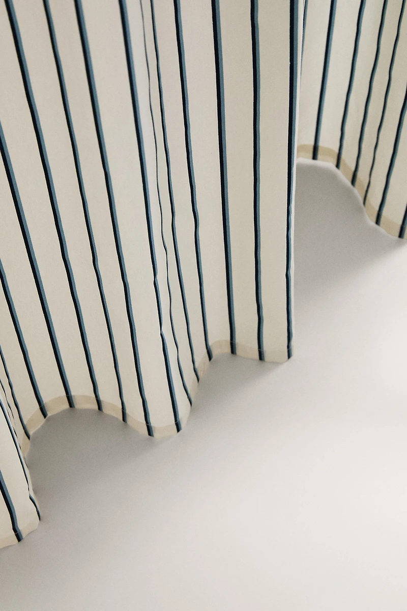 STRIPED SHOWER CURTAIN
