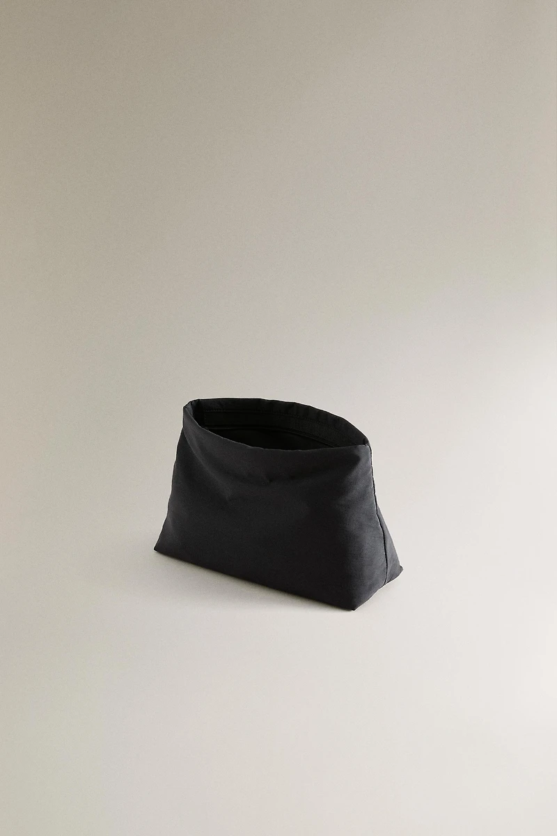 TECHNICAL FABRIC TOILETRY BAG