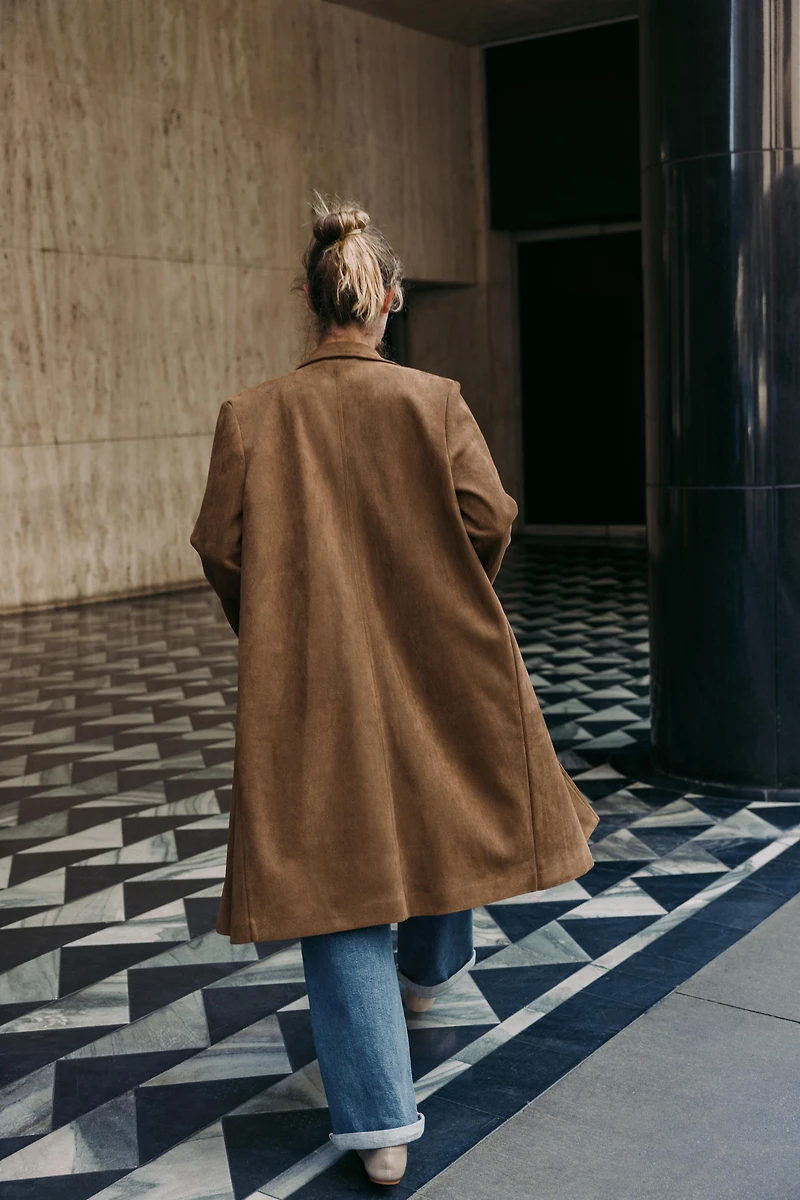 MANTEAU VESTE LONGUE EFFET DAIM FERMOIR