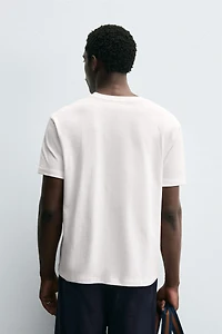 T-SHIRT À INSCRIPTION IMPRIMÉE