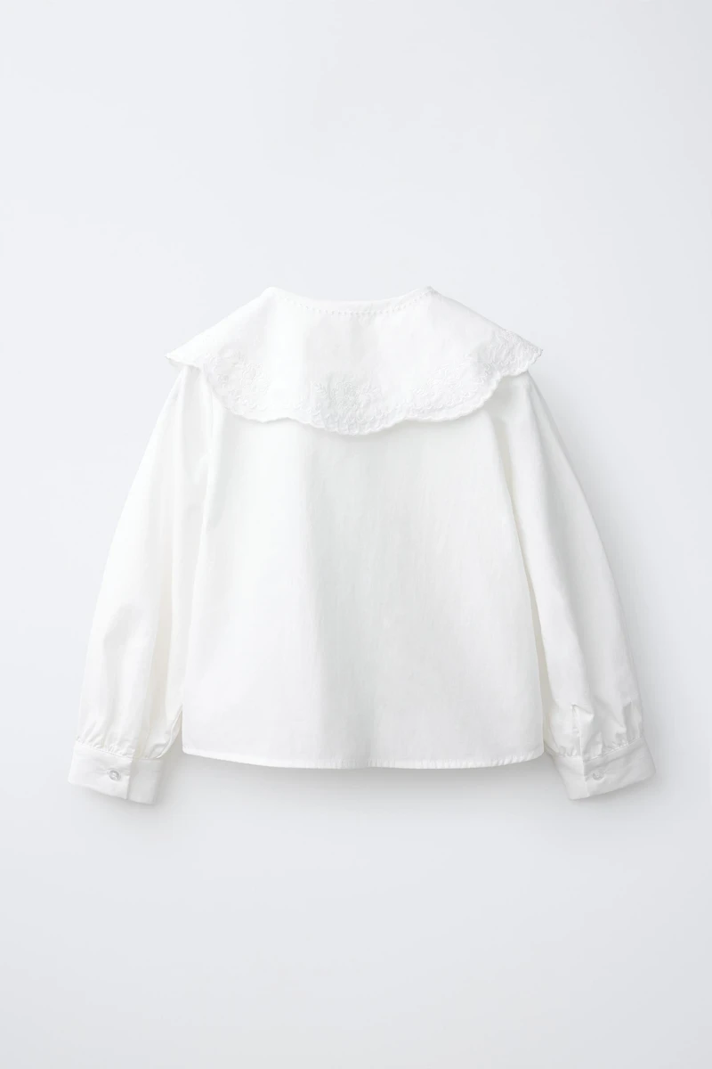 CHEMISE BRODÉE À COL CLAUDINE