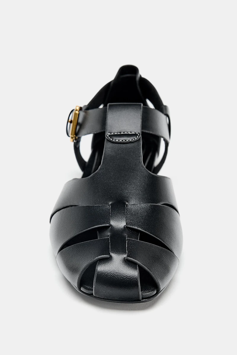 CHAUSSURES STYLE PLAGE PLATES