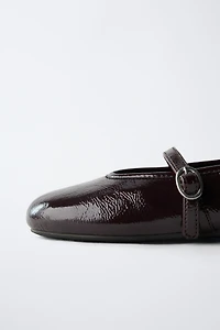 BALLERINES À BOUCLE