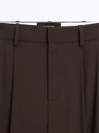 Flowing trousers with darts