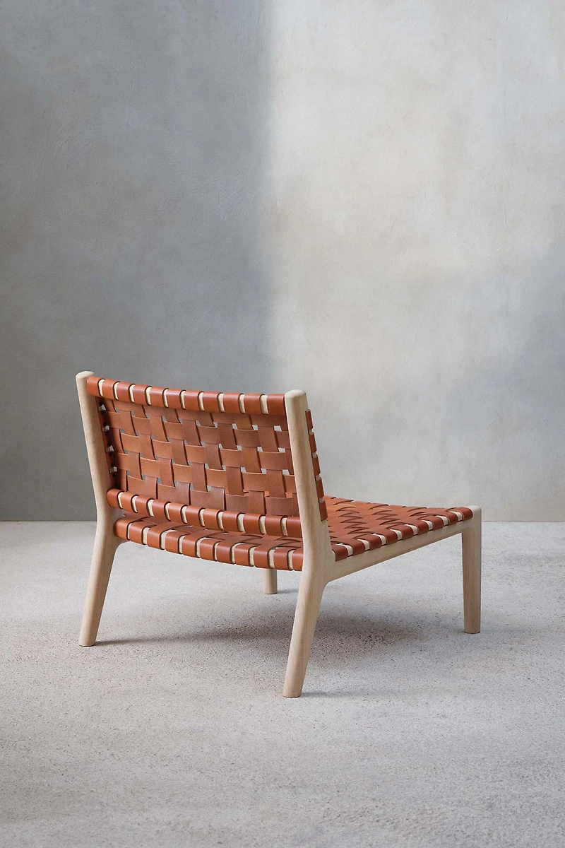 LOUNGE CHAIR 01