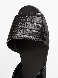 Sandales en cuir souple nouées