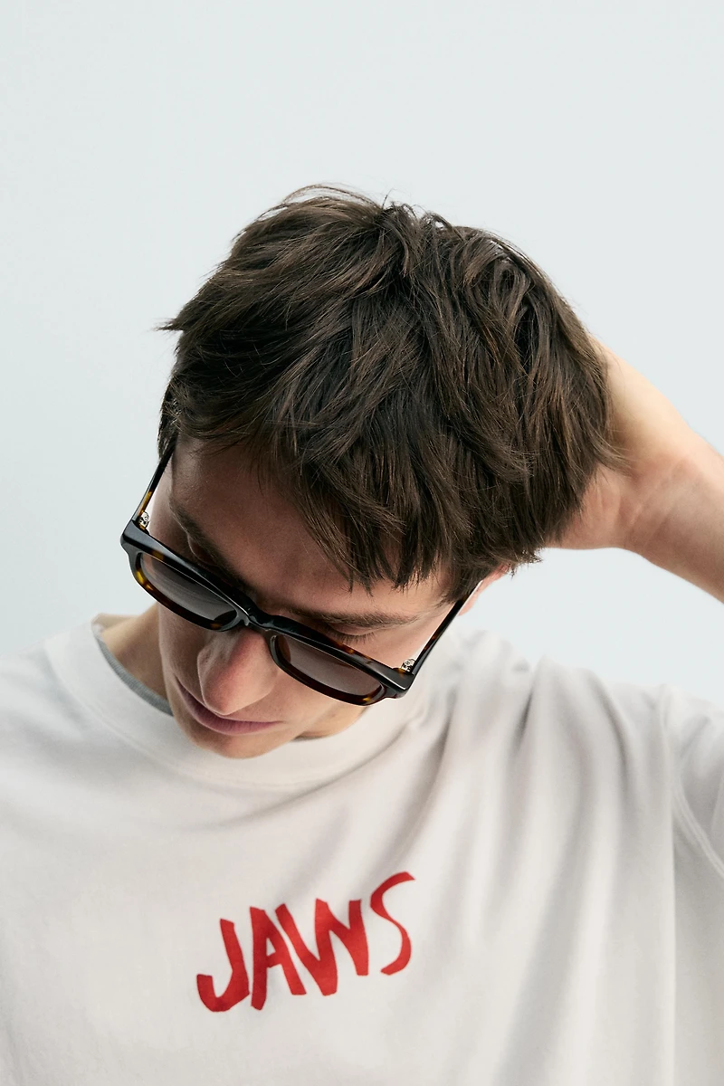 JAWS© UCS LLC AND AMBLIN X DYLAN´S T-SHIRT CLUB ZARA ILLUSTRATED