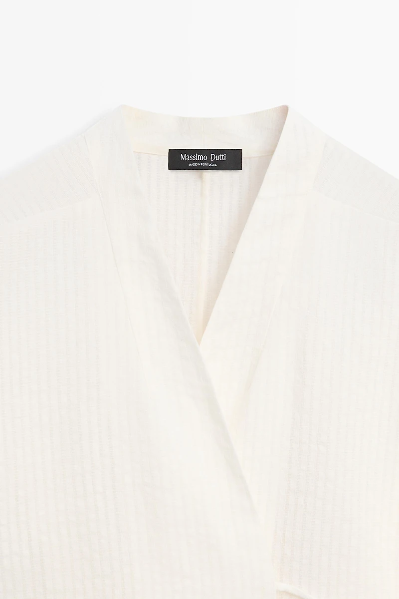 Total look textured short kimono