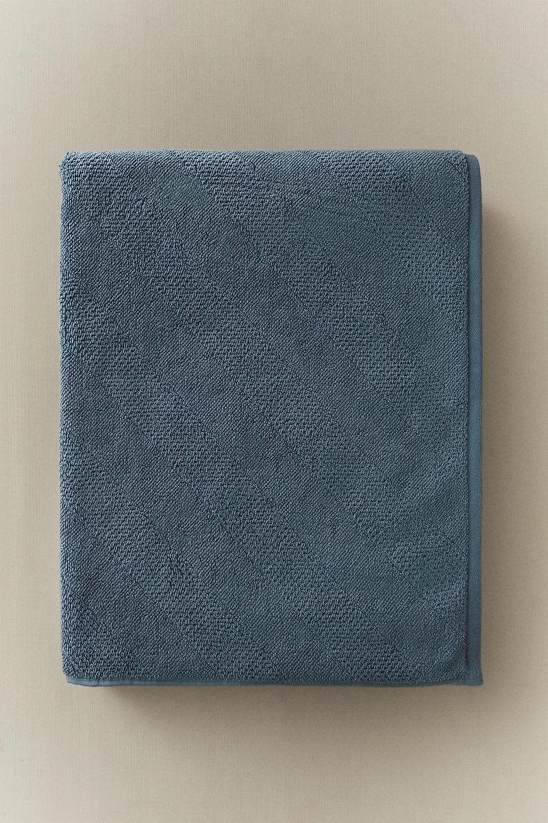 DIAGONAL TEXTURED BATH TOWEL