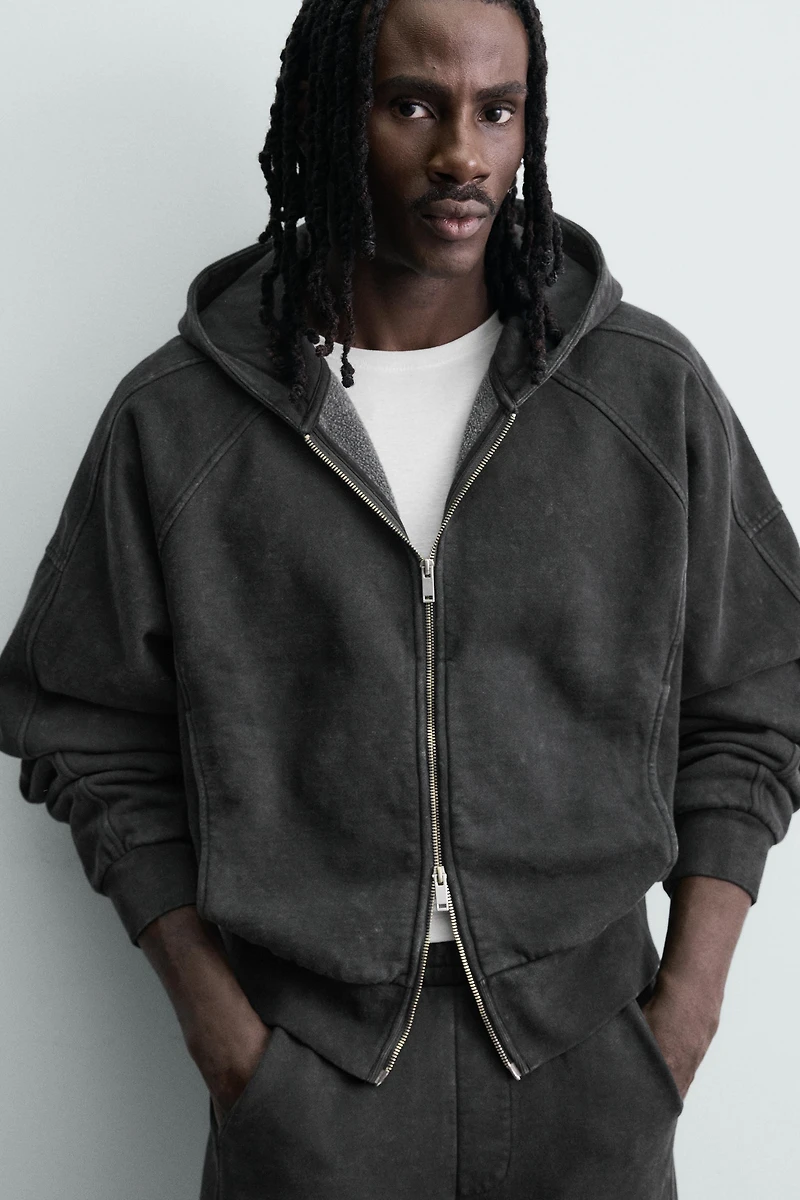 CROPPED FIT HOODIE