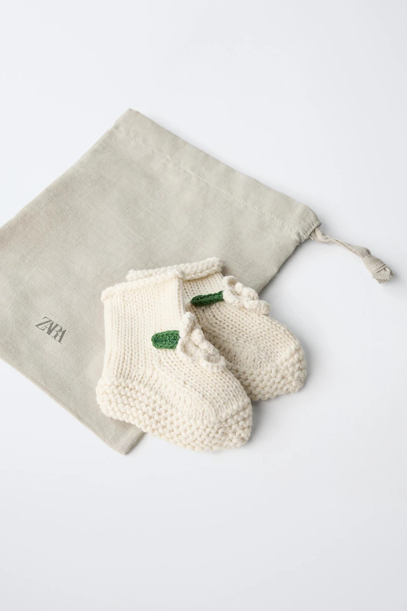 CHAUSSONS BRODÉS