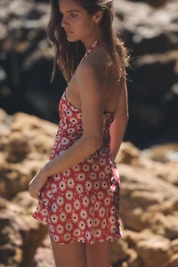 ROBE COURTE À ENCOLURE AMÉRICAINE ET FLEURS