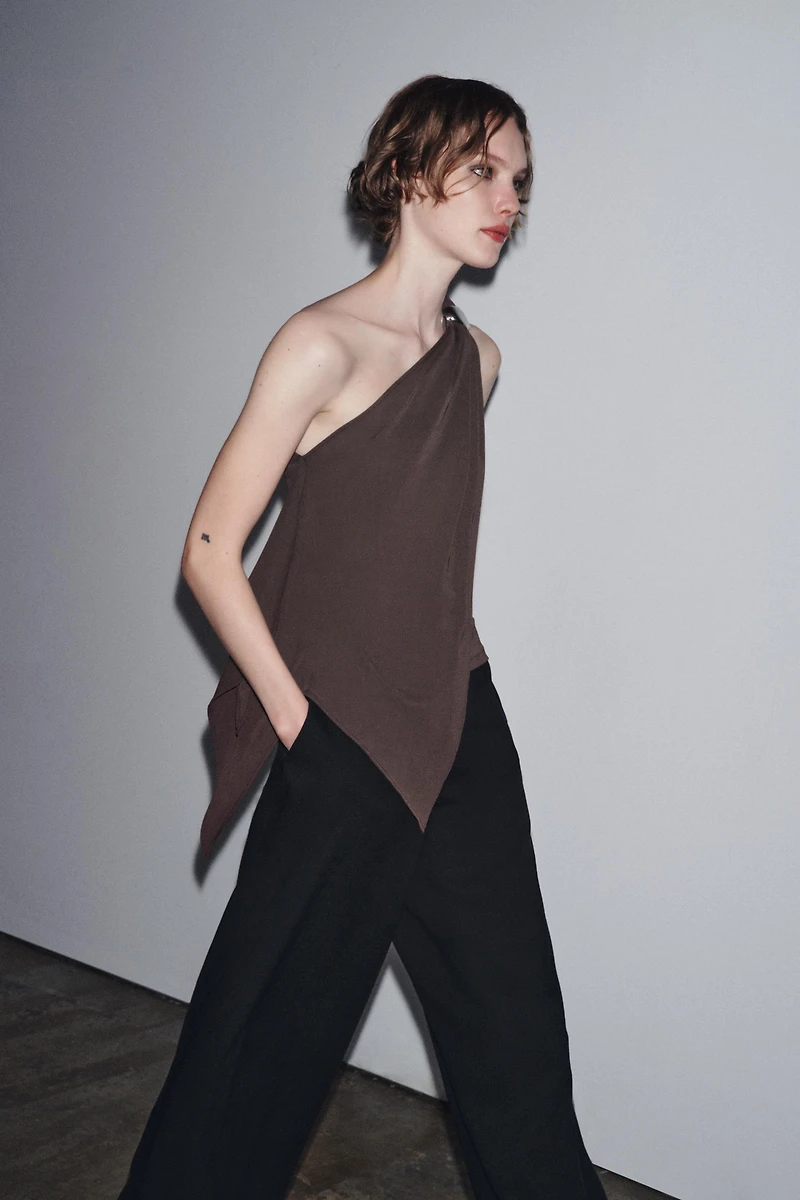 ASYMMETRIC CREPE TOP