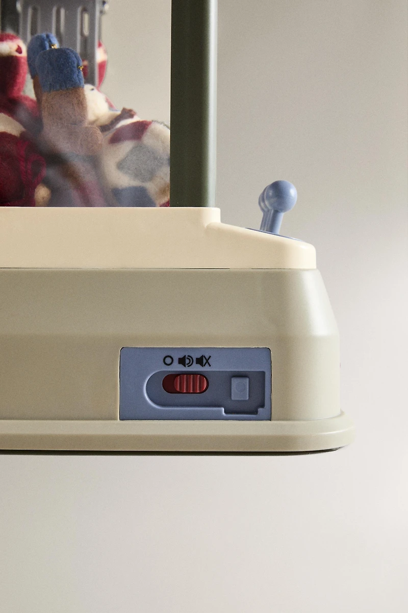 CHILDREN'S CHRISTMAS TOY CLAW MACHINE