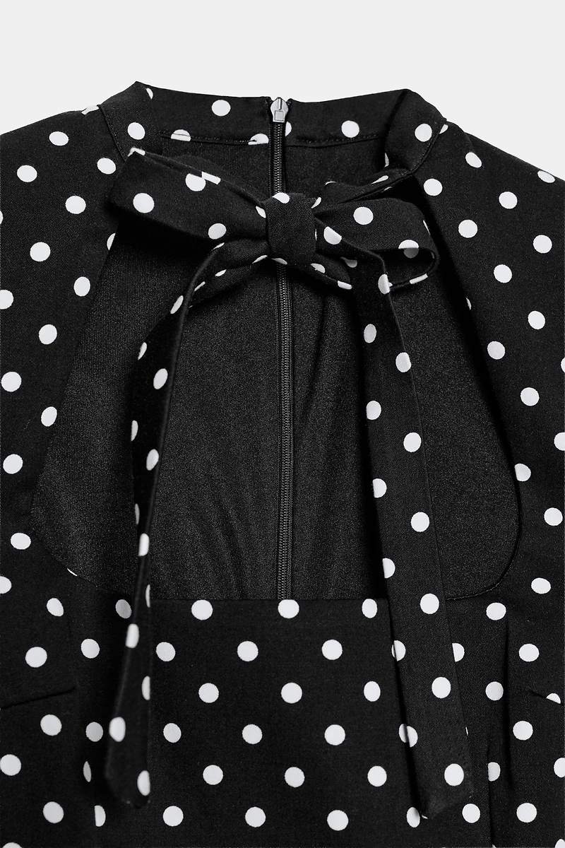 ROBE COURTE À NŒUD ET POIS