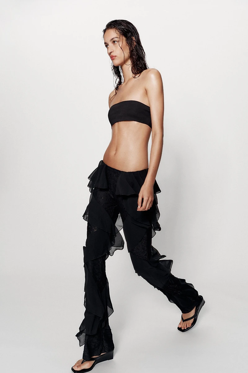 PANTALON EN DENTELLE À VOLANTS