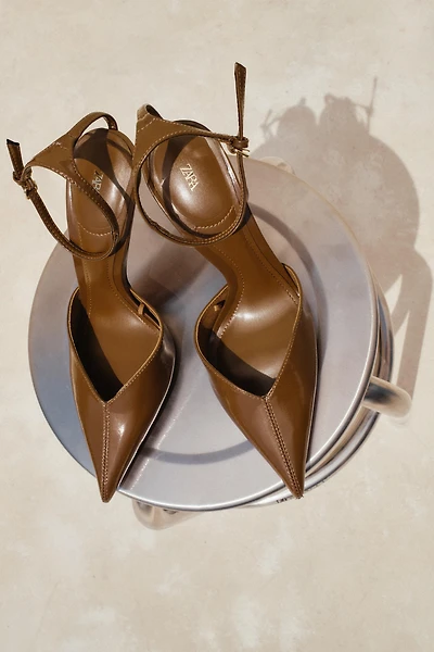 CHAUSSURES À TALONS EFFET VERNI