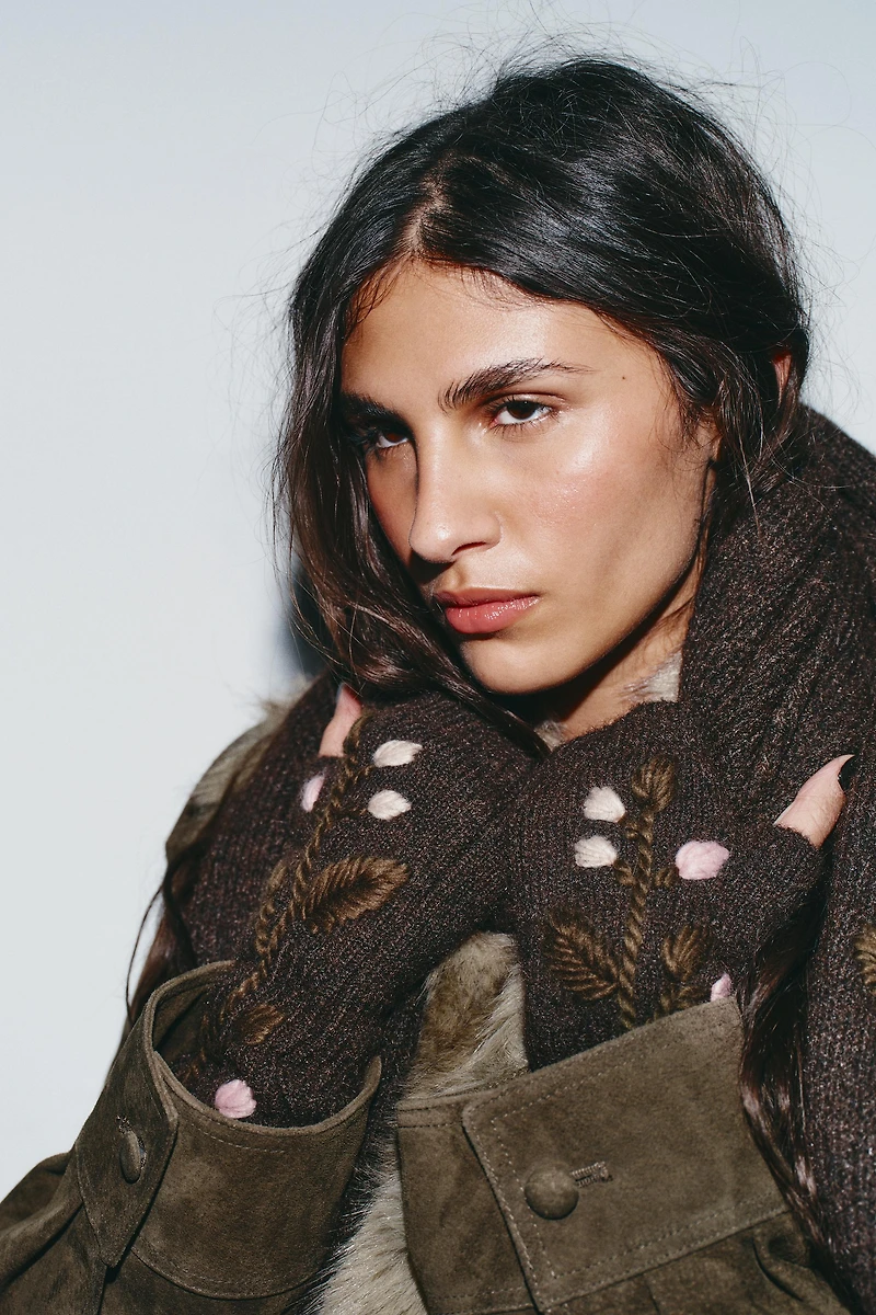 FLORAL EMBROIDERED KNIT MITTENS