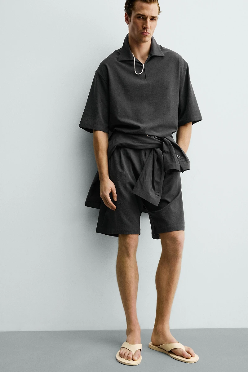 IRREGULAR TEXTURE PLEATED SHORTS
