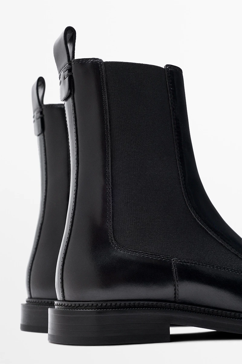 Flat leather Chelsea ankle boots
