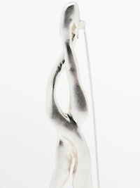 Broche métallique abstraite