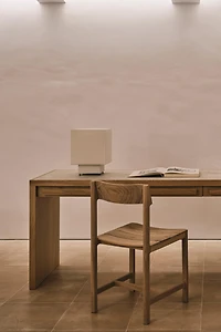 DESK 02