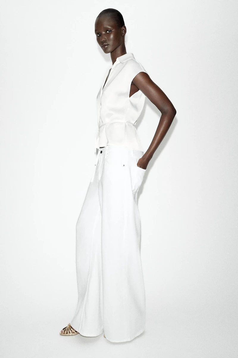 CHEMISE SATINÉE SANS MANCHES AVEC CEINTURE