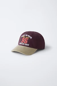 CASQUETTE EFFET DÉLAVÉ INSCRIPTION BRODÉE