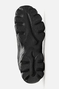 THICK-SOLED SNEAKERS
