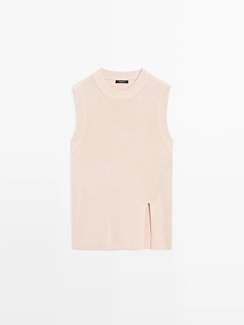 Knit top with crew neck